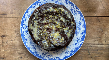 STICKY STEM GINGER CAKE WITH LEMON ICING